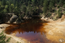 Powiększ purpurowe jeziorko, rudawy janowickie.jpg